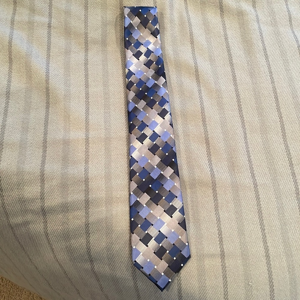 👔 VanHeusen Men’s 100% Silk Tie. Mint Condition.      LIKE NEW - No Stains 👞